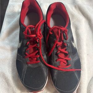 Nike Reslon Black and Red Sneakers